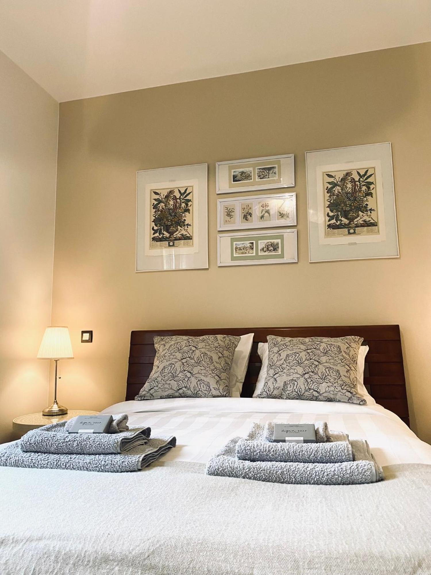 Le Hibou Heureux Bed & Breakfast Bezenac Exterior photo
